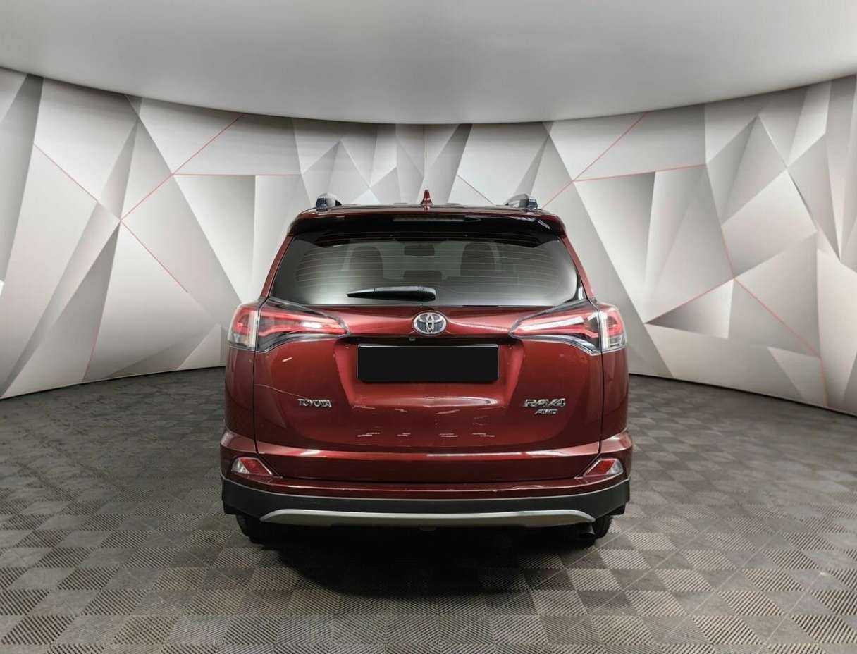Toyota RAV4 с пробегом — 2018 год. Фото: #7