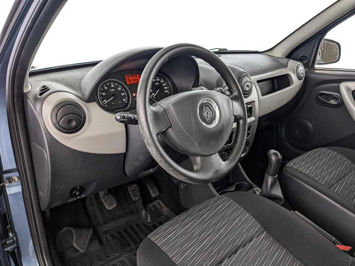 Renault Sandero с пробегом — 2012 год. Фото: #10