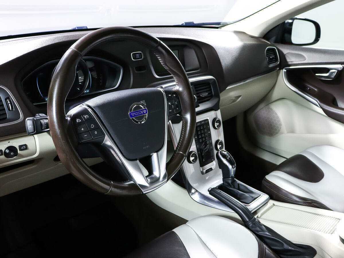 Volvo V40 Cross Country с пробегом — 2014 год. Фото: #11