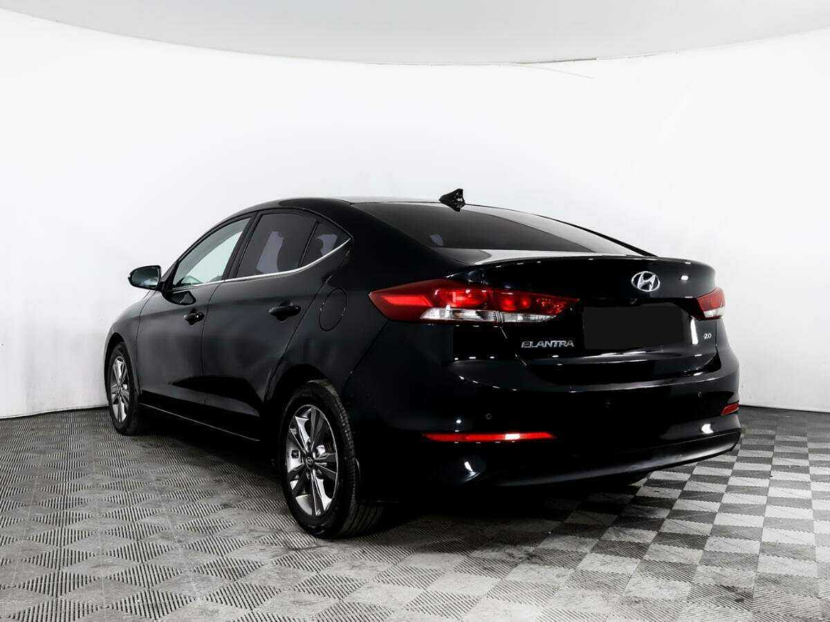 Hyundai Elantra с пробегом — 2017 год. Фото: #6