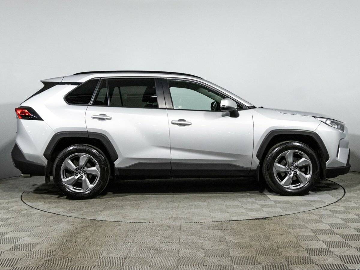 Toyota RAV4 с пробегом — 2020 год. Фото: #3