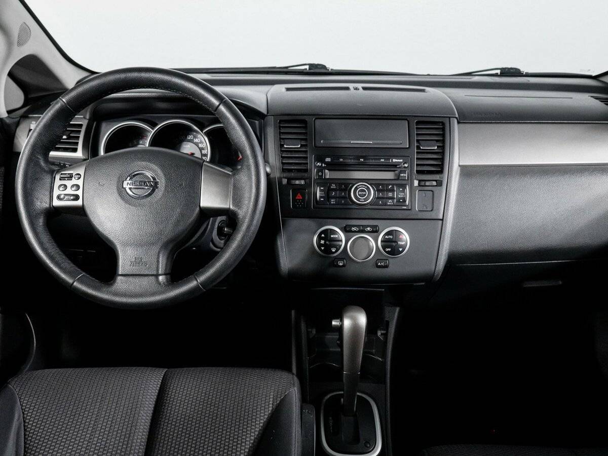 Nissan Tiida с пробегом — 2008 год. Фото: #11
