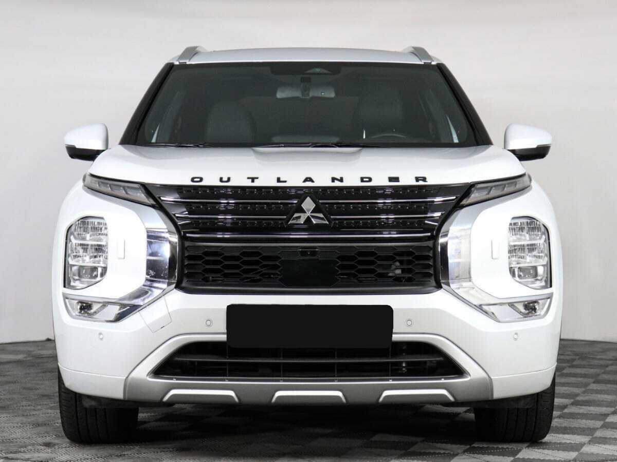 Mitsubishi Outlander с пробегом — 2023 год. Фото: #1