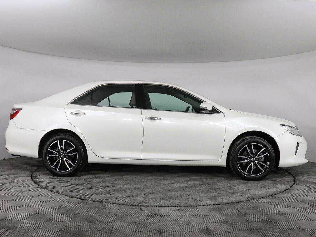 Toyota Camry с пробегом — 2016 год. Фото: #3