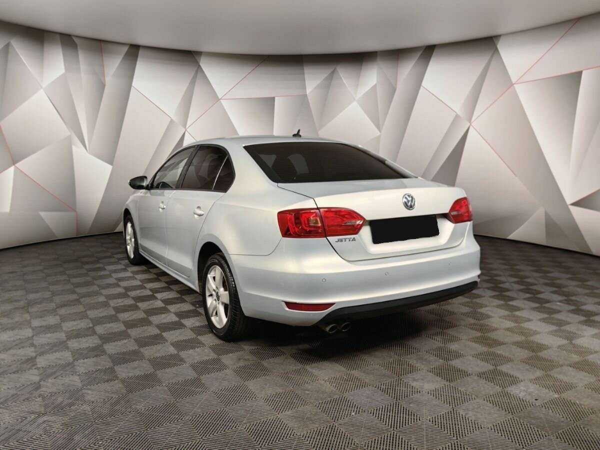 Volkswagen Jetta с пробегом — 2011 год. Фото: #3