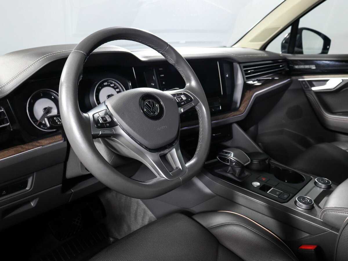 Volkswagen Touareg с пробегом — 2018 год. Фото: #12
