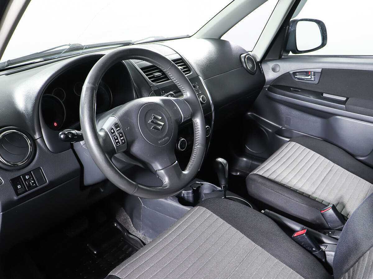 Suzuki SX4 с пробегом — 2010 год. Фото: #14