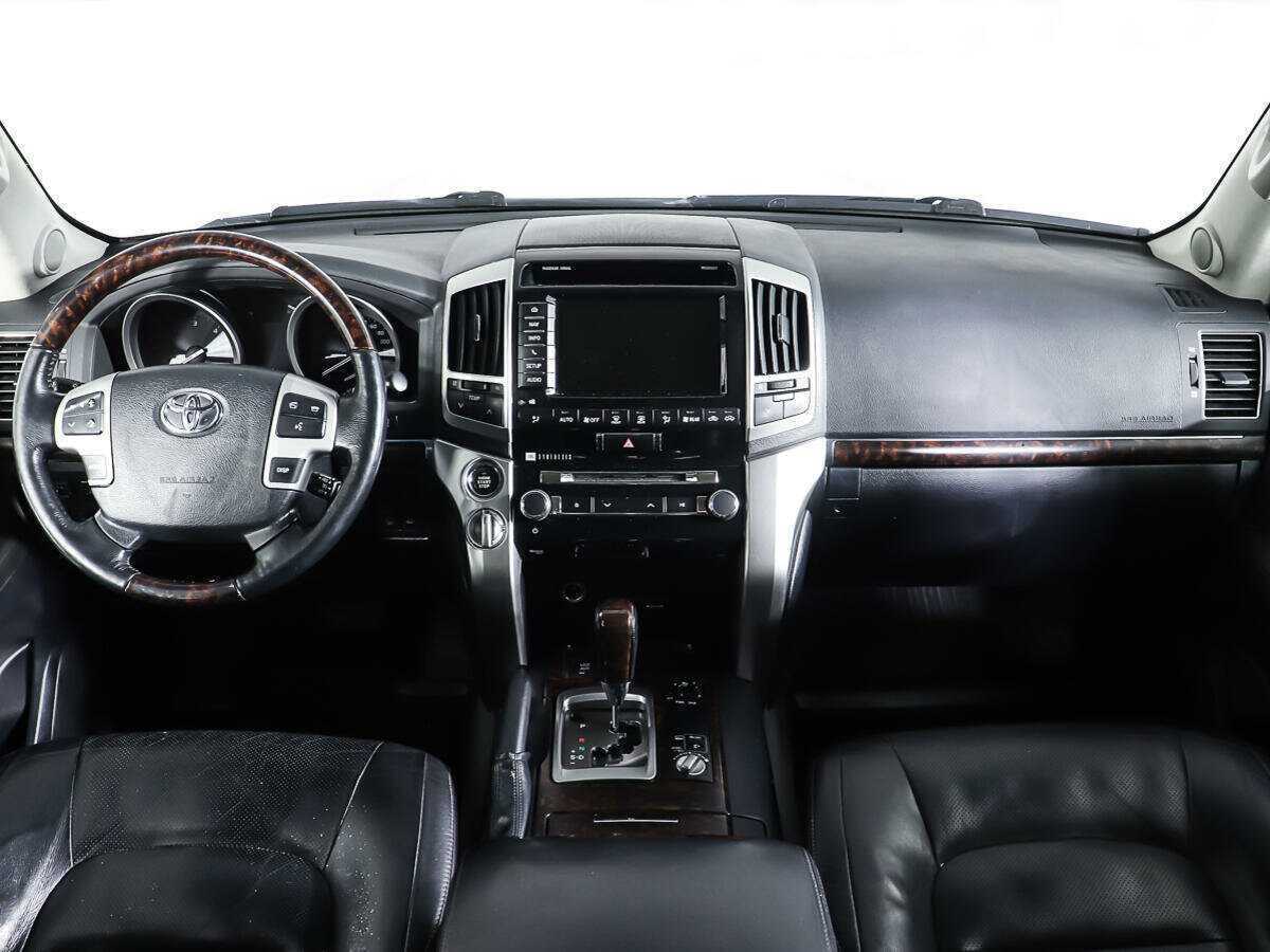 Toyota Land Cruiser с пробегом — 2012 год. Фото: #14