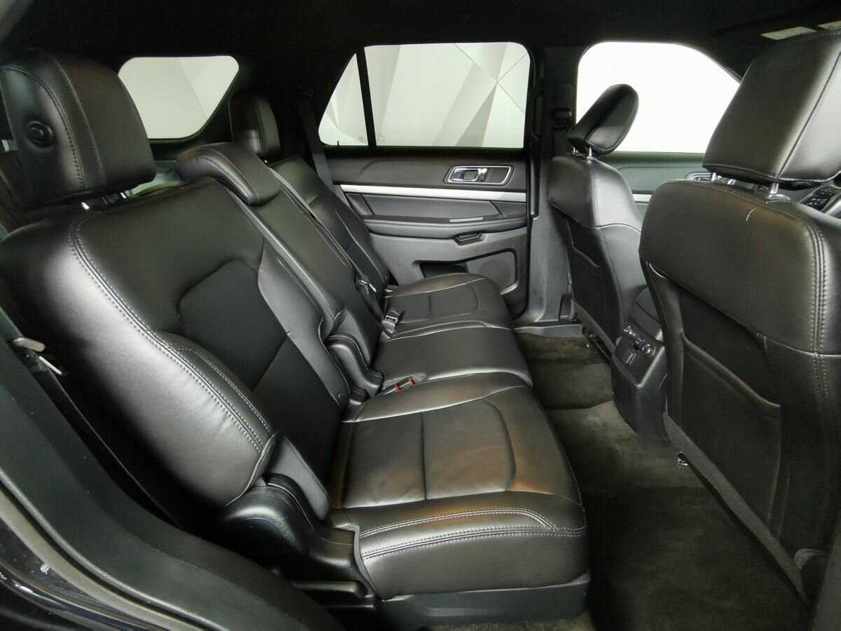 Ford Explorer с пробегом — 2018 год. Фото: #11