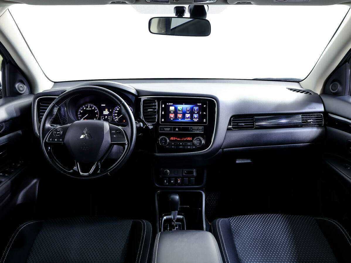 Mitsubishi Outlander с пробегом — 2018 год. Фото: #9