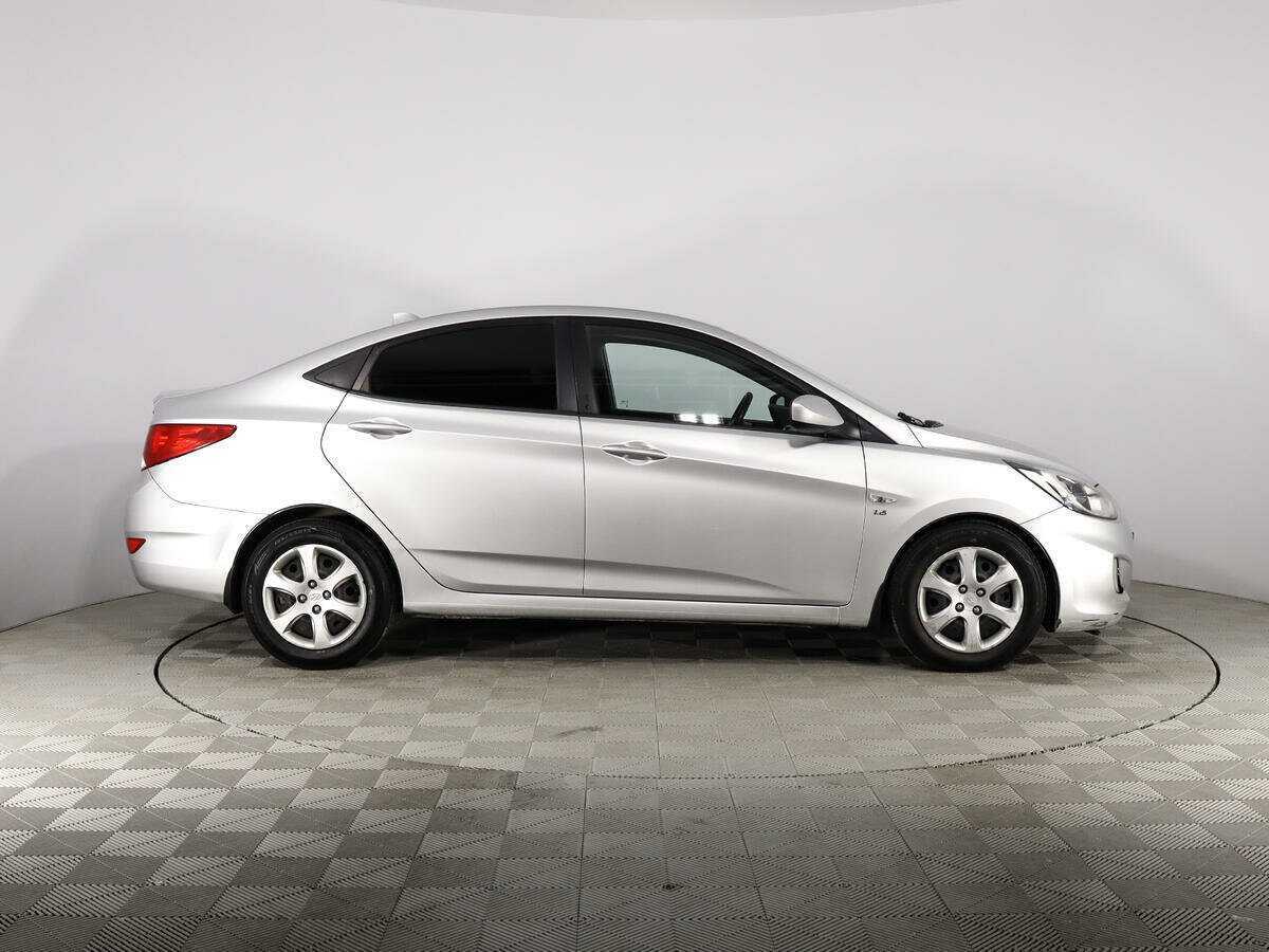 Hyundai Solaris с пробегом — 2012 год. Фото: #4