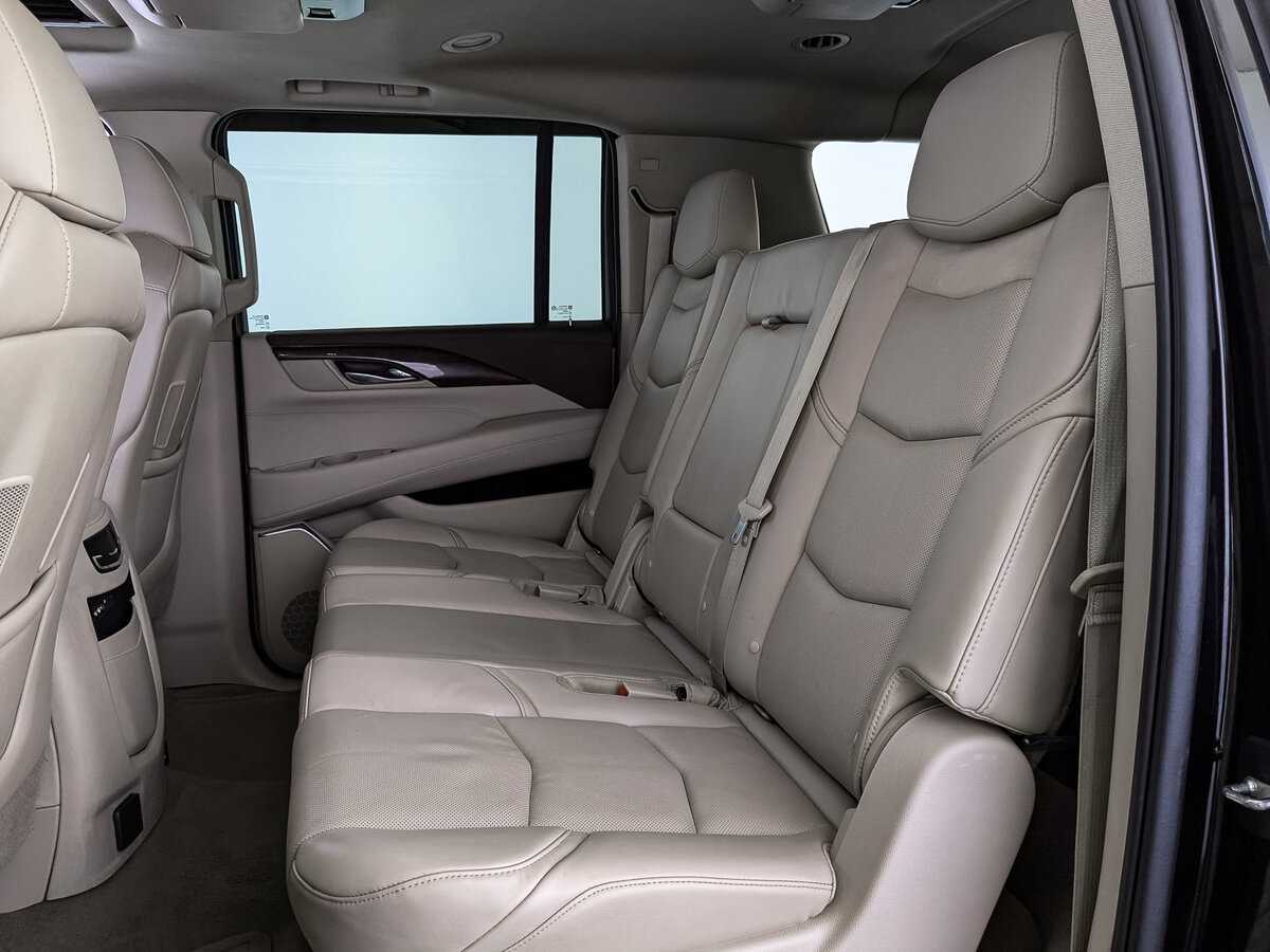 Cadillac Escalade с пробегом — 2015 год. Фото: #17