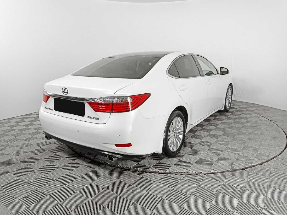 Lexus ES с пробегом — 2015 год. Фото: #2
