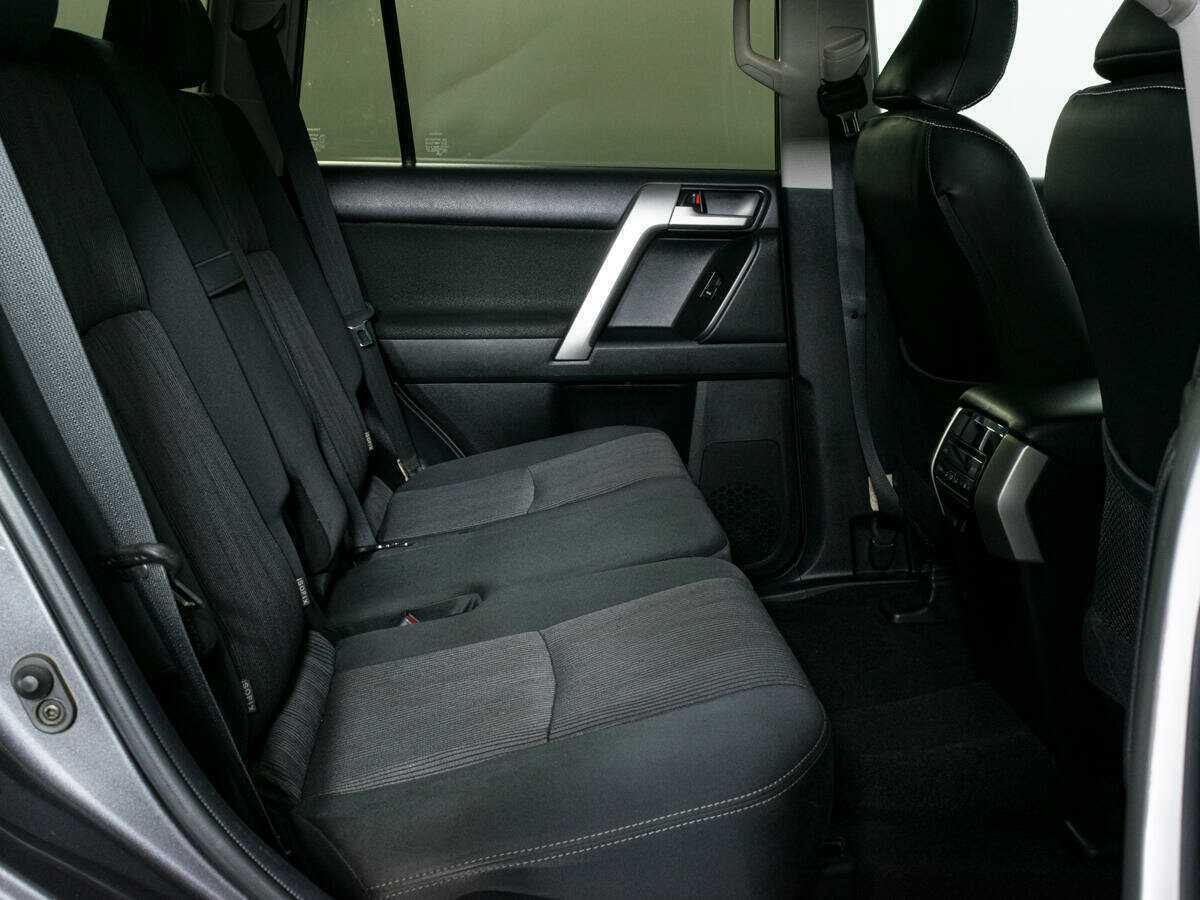 Toyota Land Cruiser Prado с пробегом — 2018 год. Фото: #12