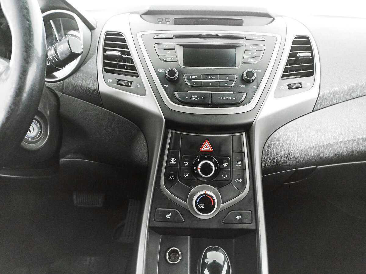Hyundai Elantra с пробегом — 2015 год. Фото: #10
