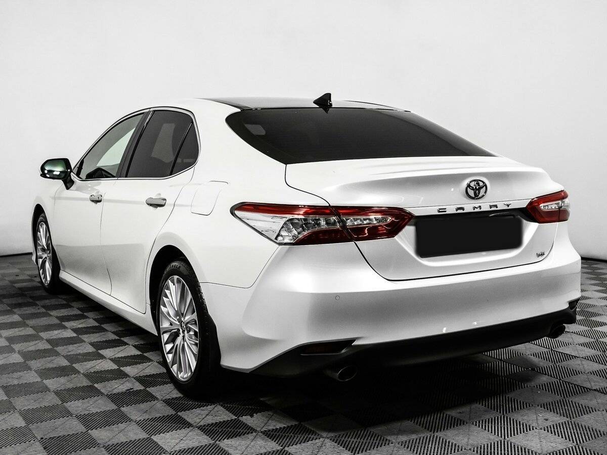 Toyota Camry с пробегом — 2019 год. Фото: #6
