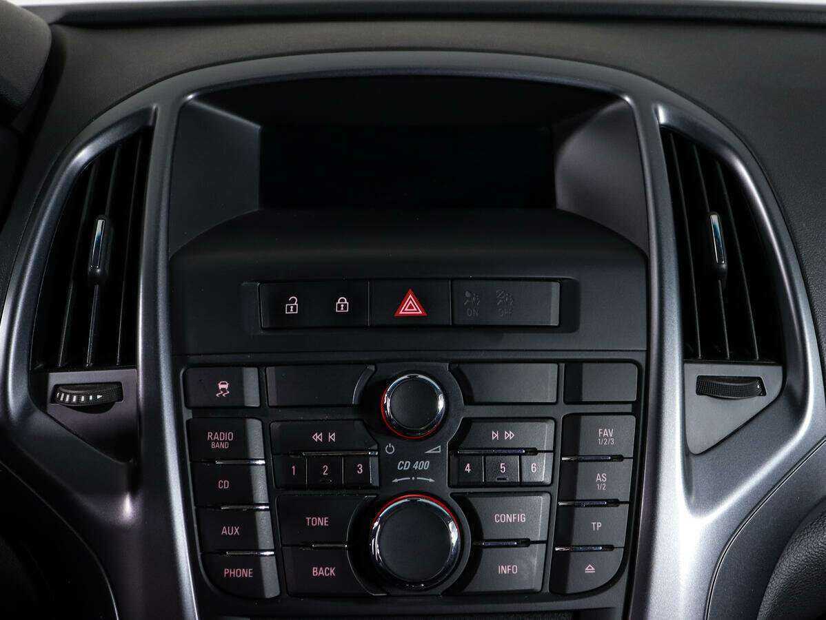 Opel Astra с пробегом — 2012 год. Фото: #15