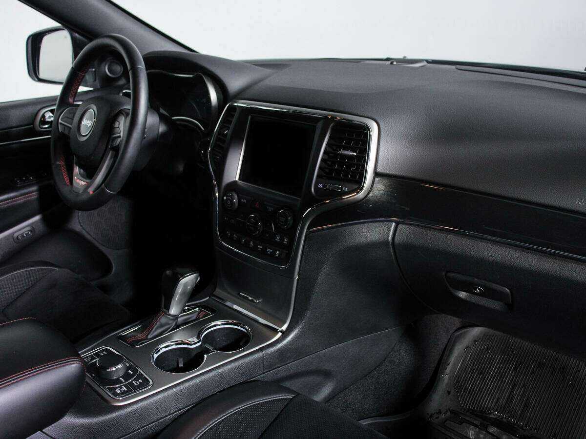 Jeep Grand Cherokee с пробегом — 2018 год. Фото: #8