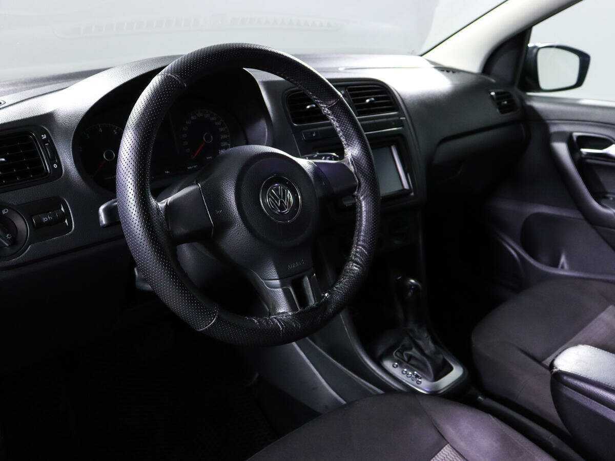 Volkswagen Polo с пробегом — 2011 год. Фото: #13