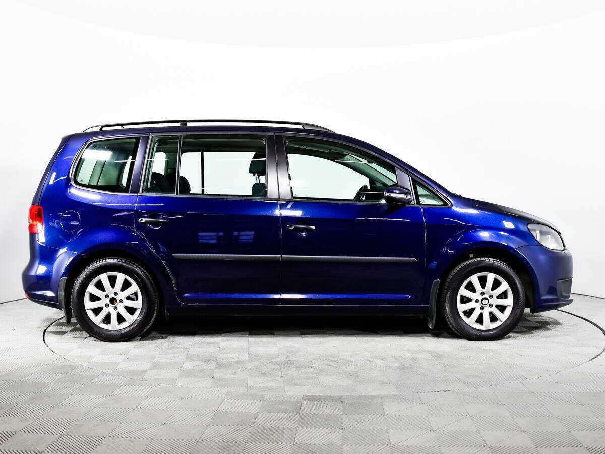 Volkswagen Touran с пробегом — 2012 год. Фото: #3