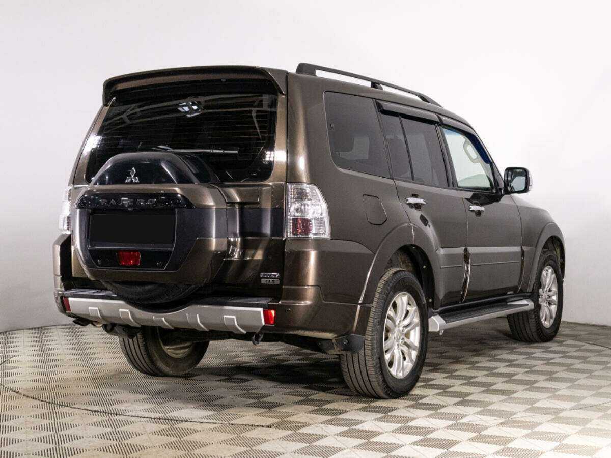 Mitsubishi Pajero с пробегом — 2017 год. Фото: #3