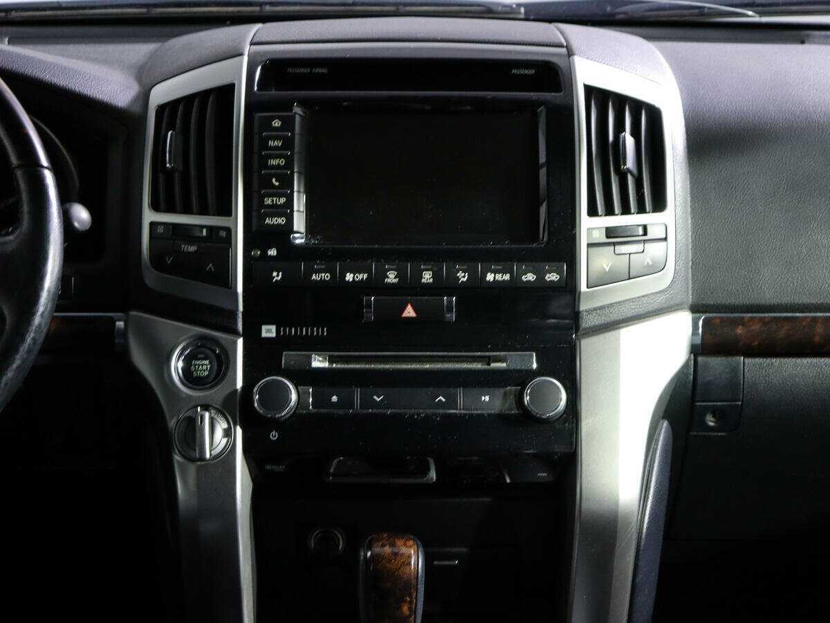 Toyota Land Cruiser с пробегом — 2012 год. Фото: #12