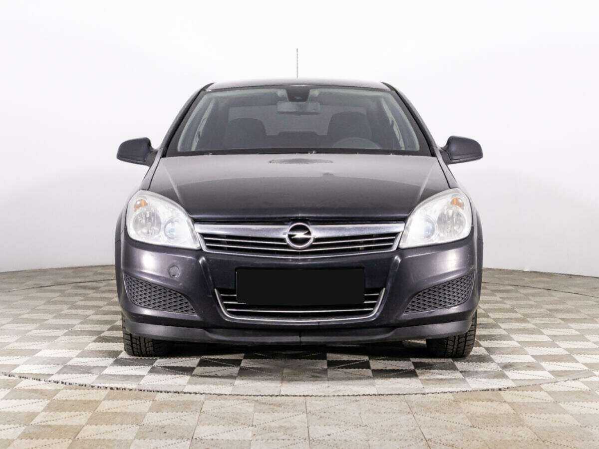 Opel Astra с пробегом — 2011 год. Фото: #1