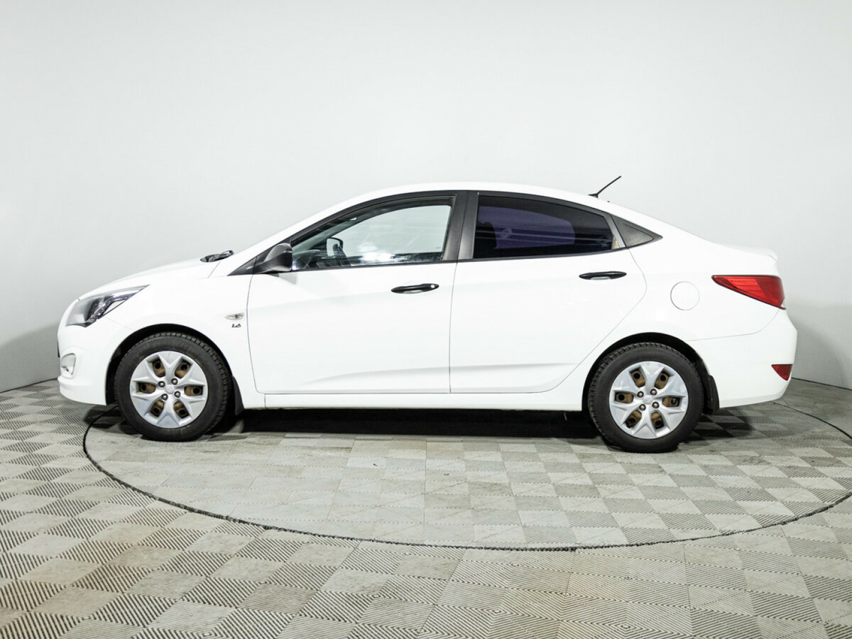 Hyundai Solaris с пробегом — 2015 год. Фото: #7