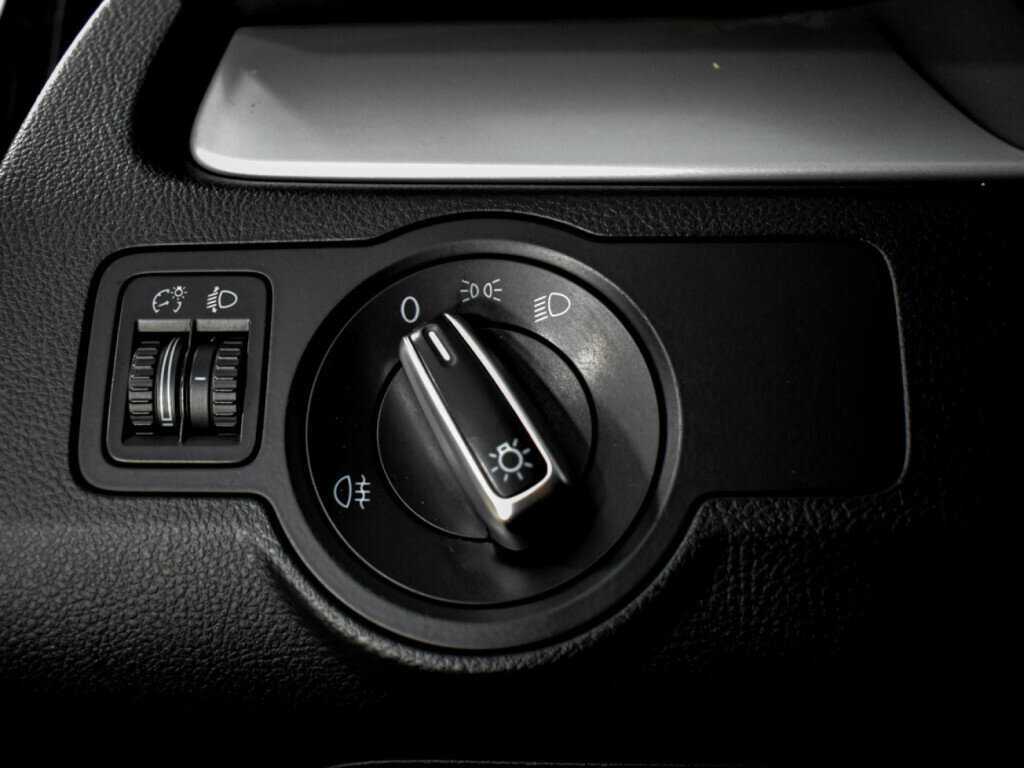 Volkswagen Passat с пробегом — 2011 год. Фото: #6