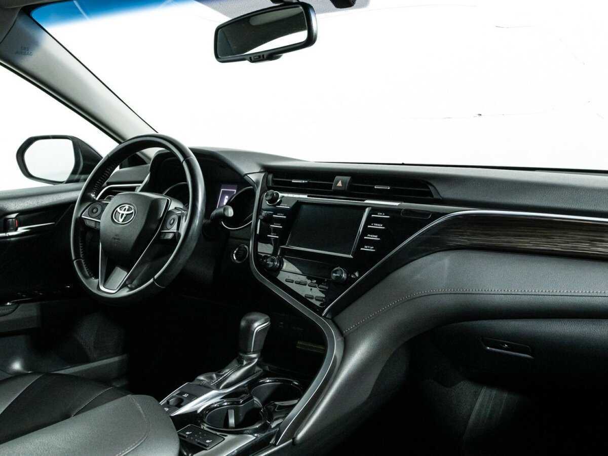 Toyota Camry с пробегом — 2019 год. Фото: #8