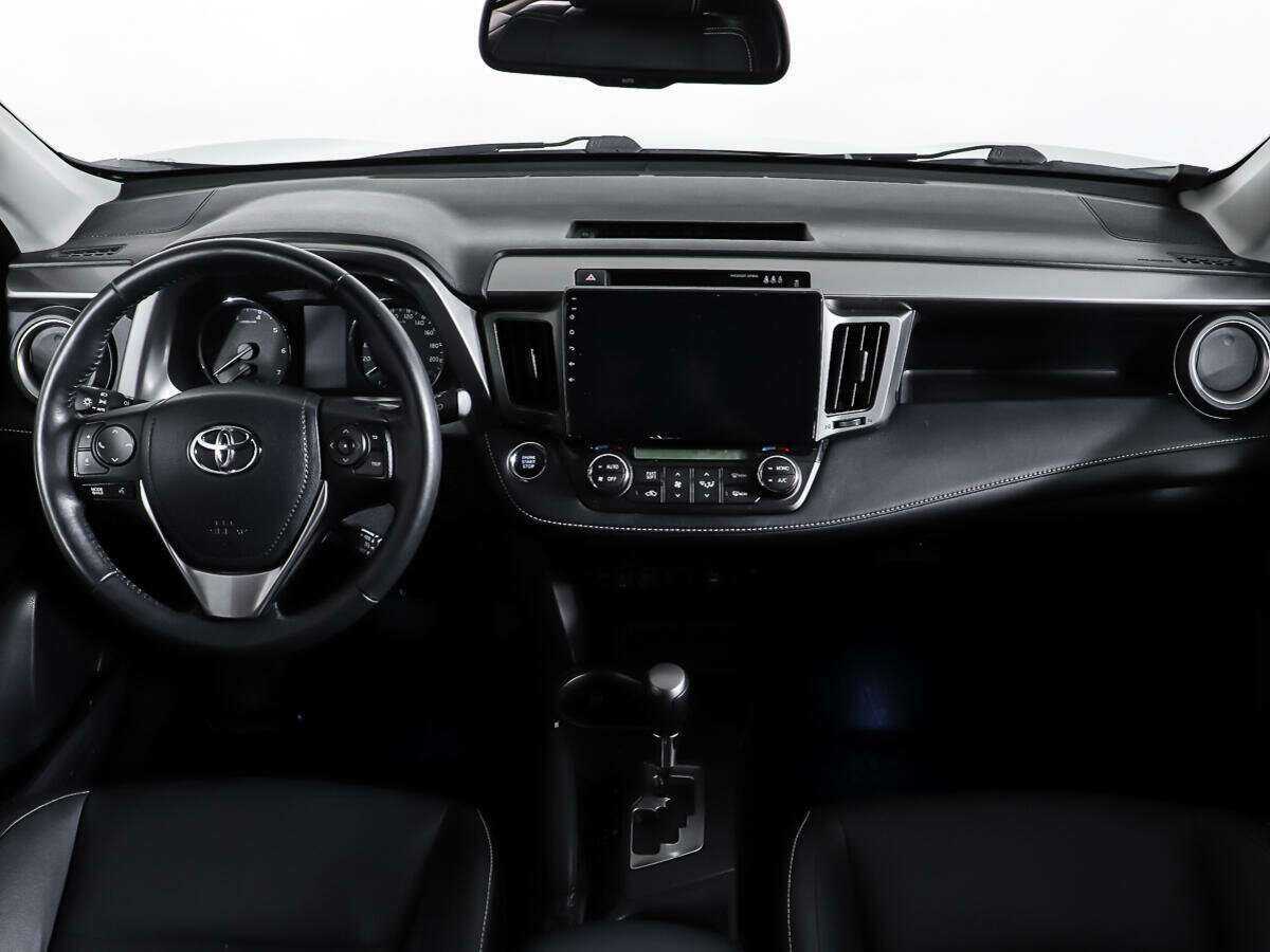 Toyota RAV4 с пробегом — 2018 год. Фото: #10