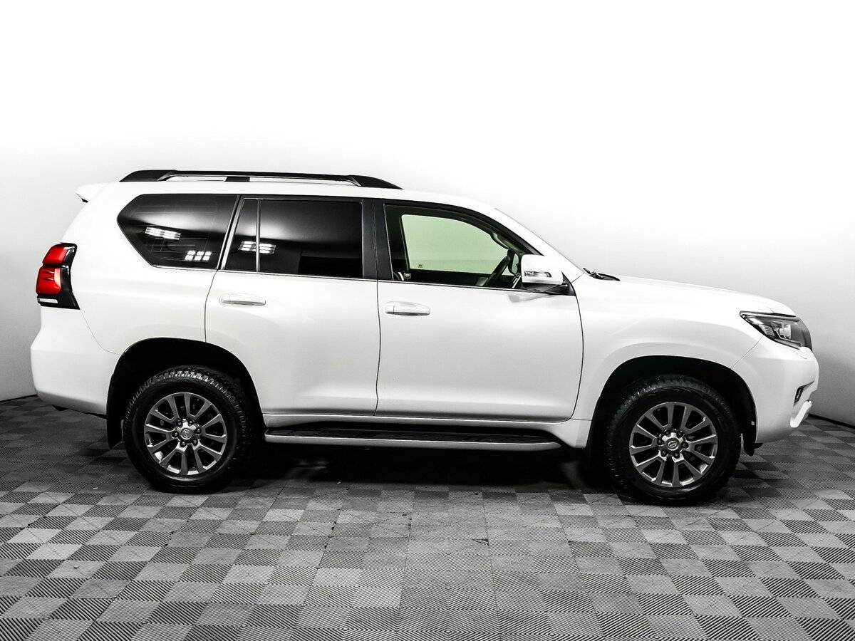 Toyota Land Cruiser Prado с пробегом — 2017 год. Фото: #3