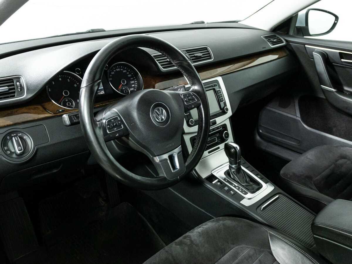 Volkswagen Passat с пробегом — 2011 год. Фото: #10