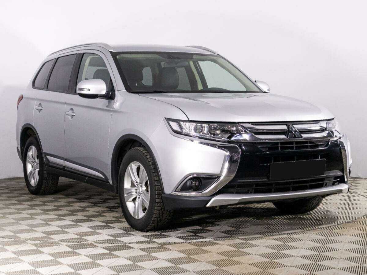 Mitsubishi Outlander с пробегом — 2017 год. Фото: #2