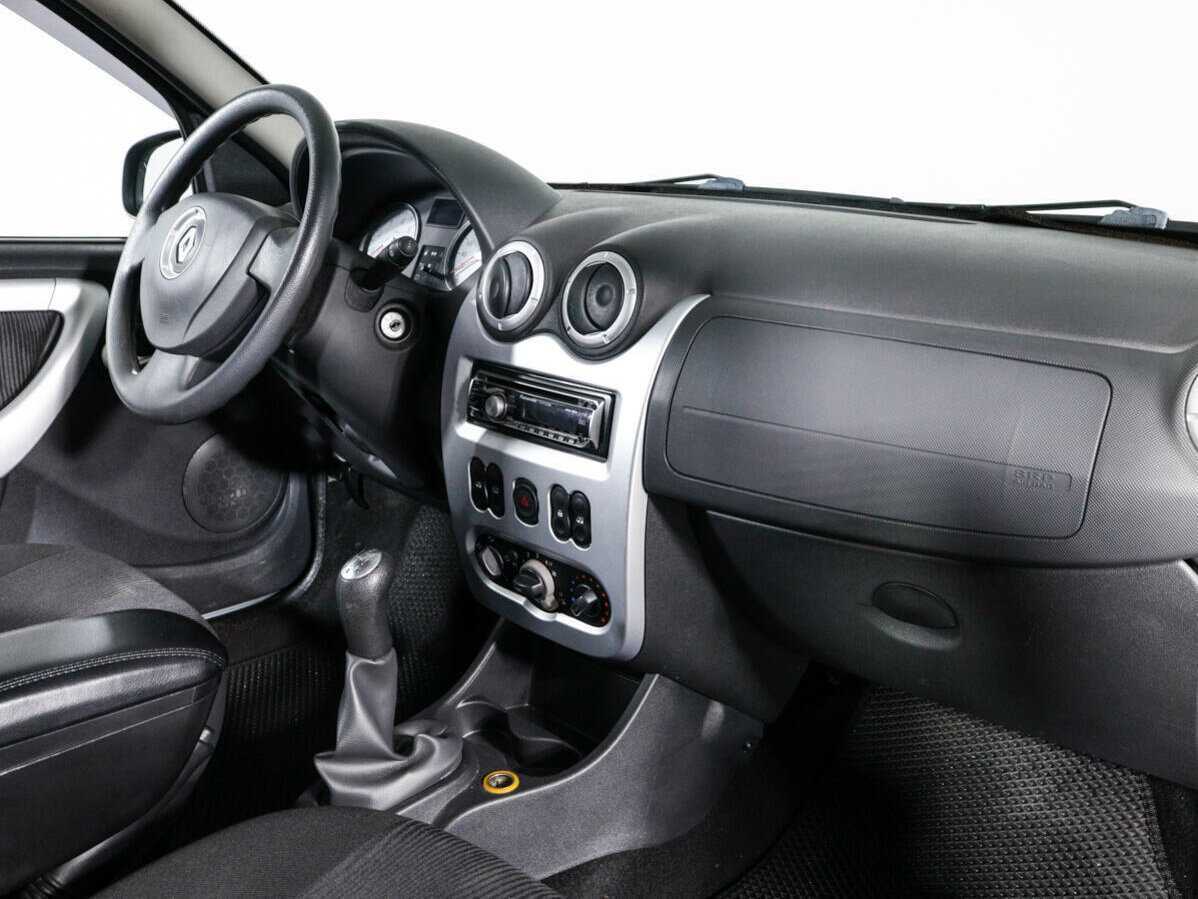 Renault Sandero с пробегом — 2011 год. Фото: #7