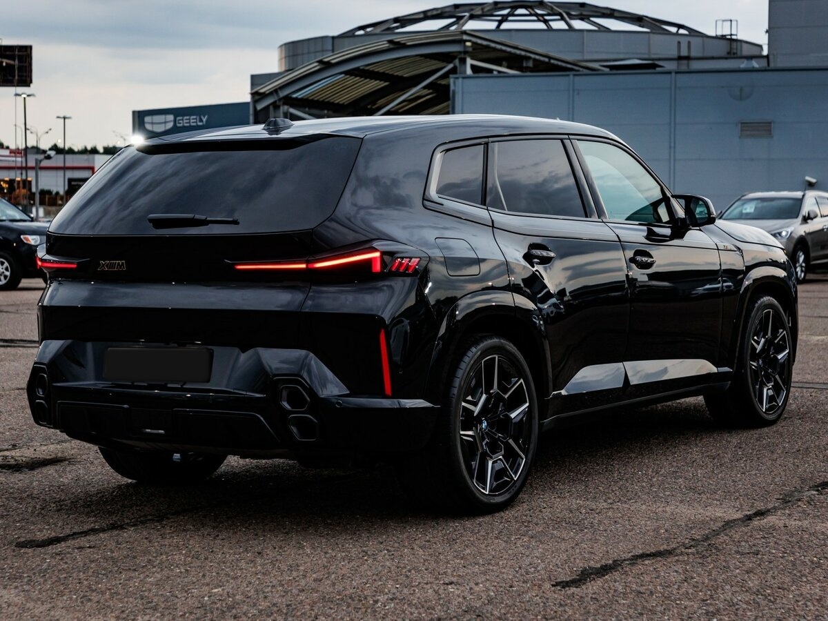 BMW XM с пробегом — 2023 год. Фото: #4