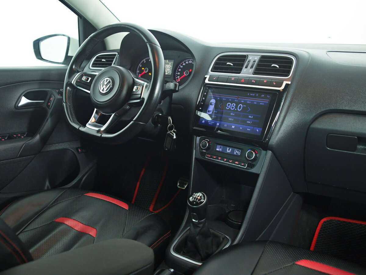 Volkswagen Polo с пробегом — 2018 год. Фото: #9