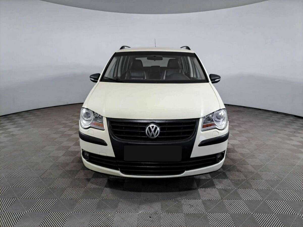 Volkswagen Touran с пробегом — 2010 год. Фото: #1
