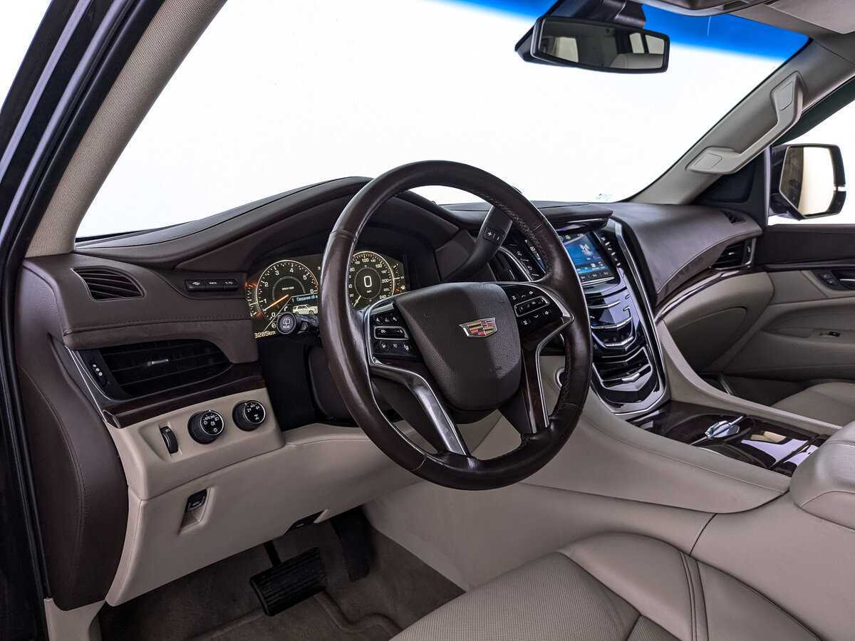 Cadillac Escalade с пробегом — 2015 год. Фото: #14