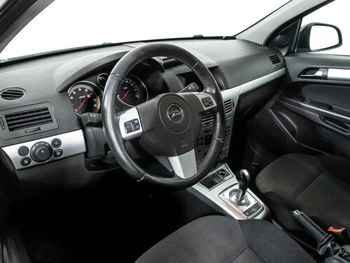 Opel Astra с пробегом — 2010 год. Фото: #10