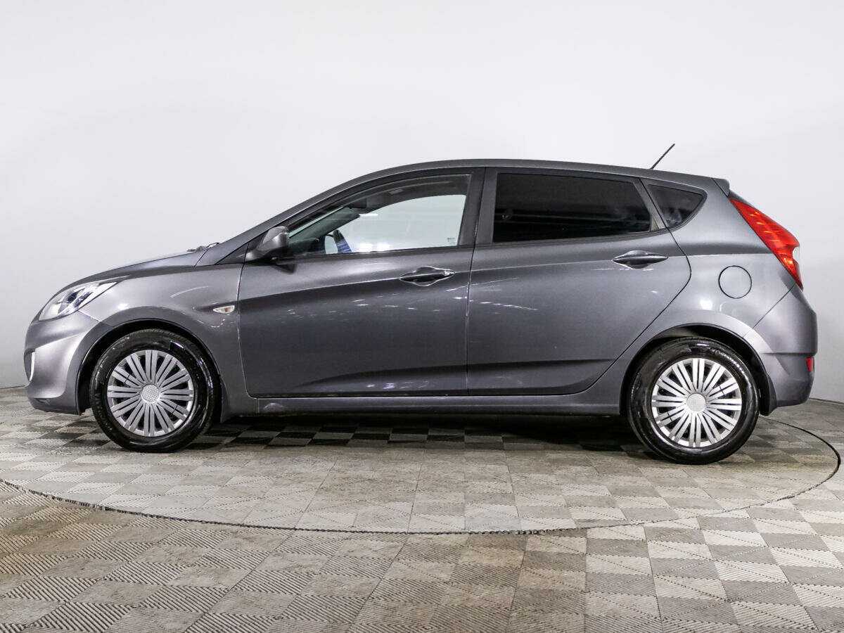 Hyundai Solaris с пробегом — 2011 год. Фото: #7
