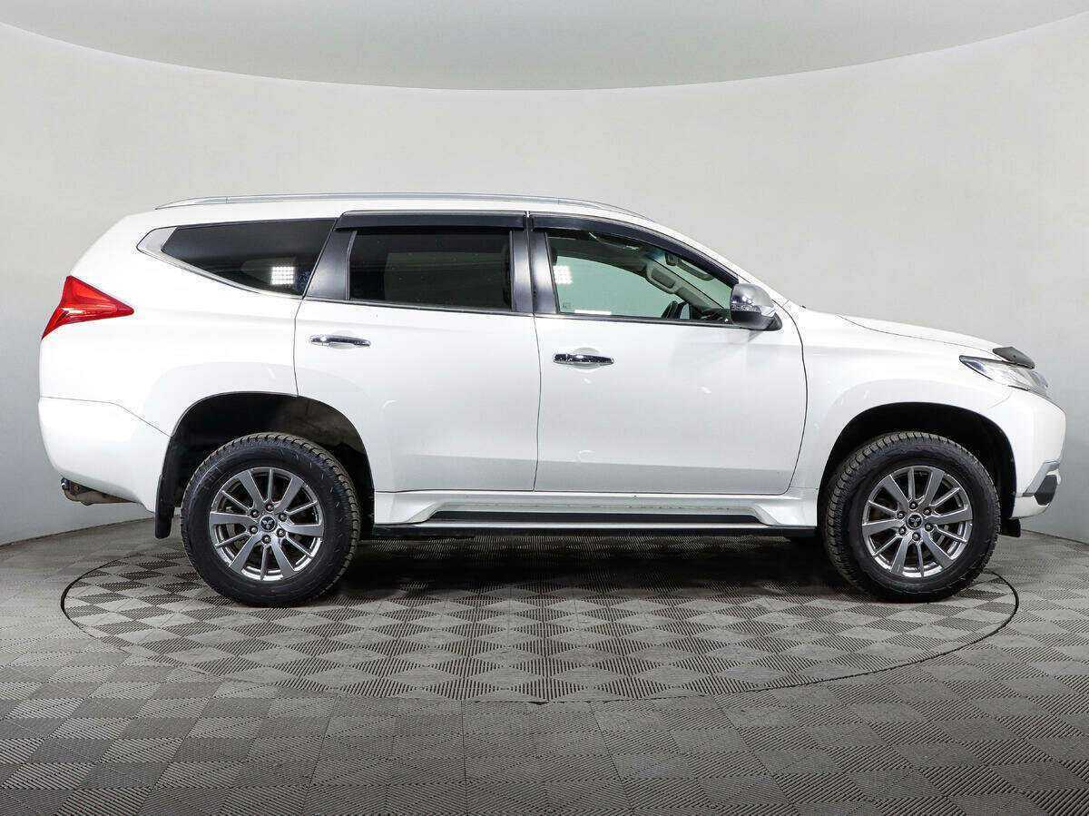 Mitsubishi Pajero Sport с пробегом — 2018 год. Фото: #3