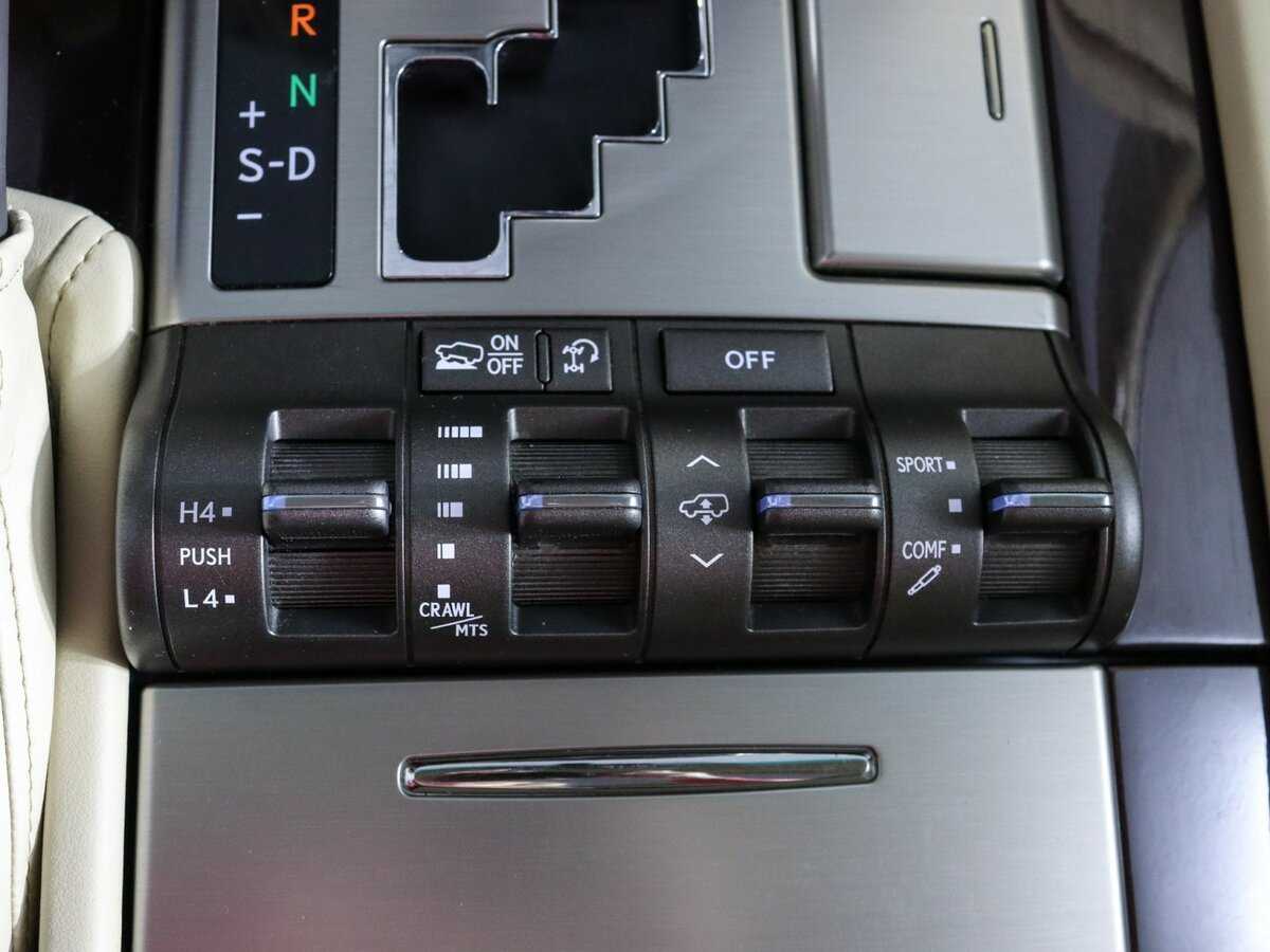 Lexus LX с пробегом — 2012 год. Фото: #20