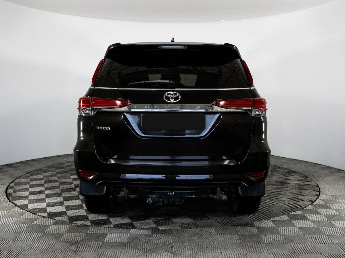 Toyota Fortuner с пробегом — 2018 год. Фото: #6