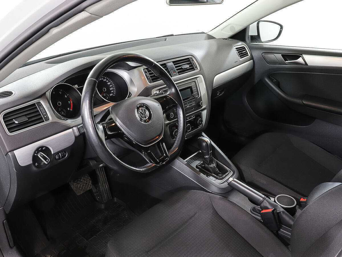 Volkswagen Jetta с пробегом — 2017 год. Фото: #12