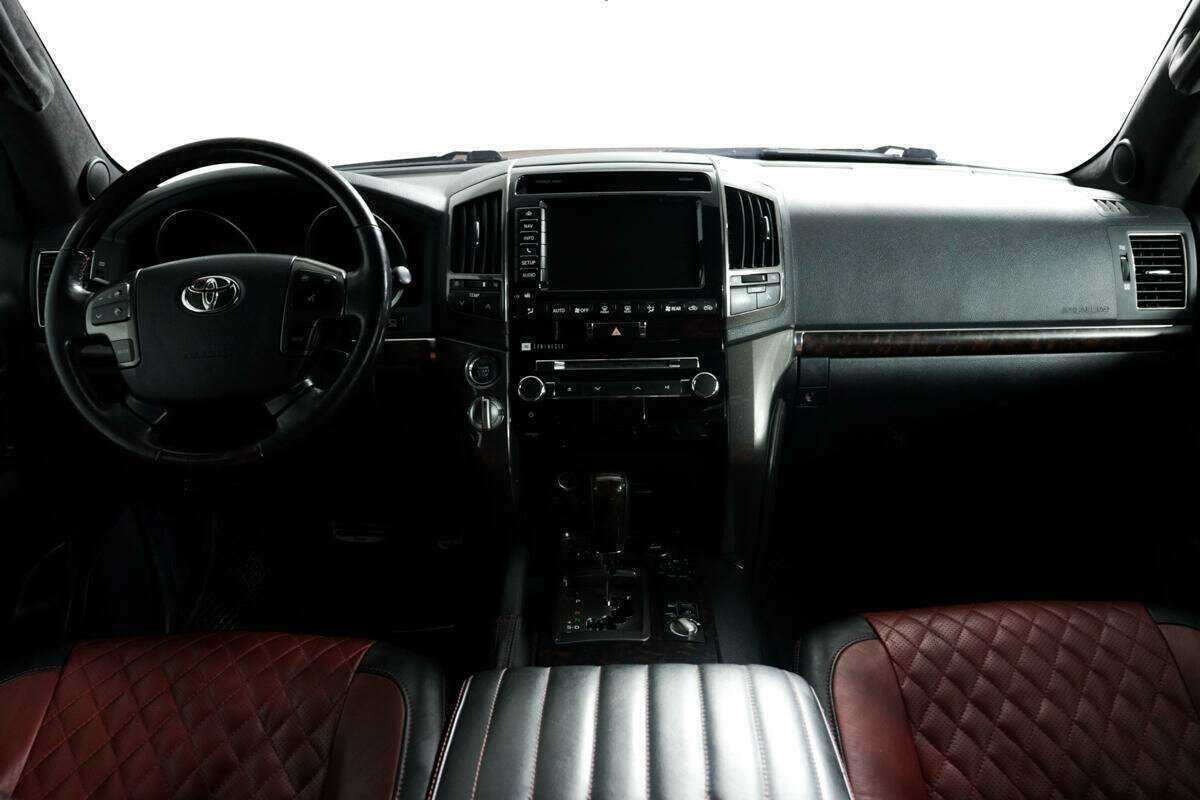 Toyota Land Cruiser с пробегом — 2012 год. Фото: #10