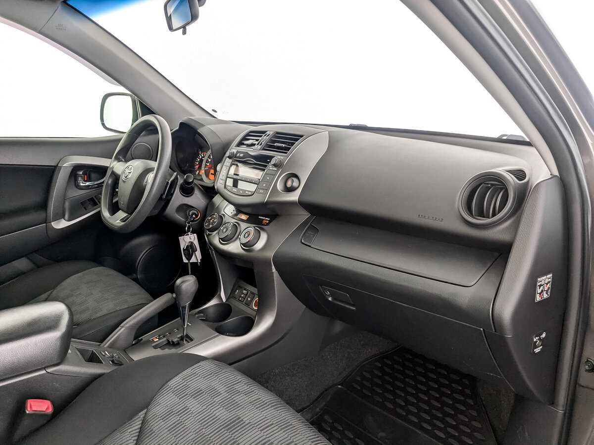 Toyota RAV4 с пробегом — 2012 год. Фото: #10