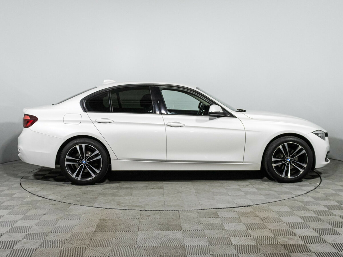 BMW 3 серии с пробегом — 2018 год. Фото: #3