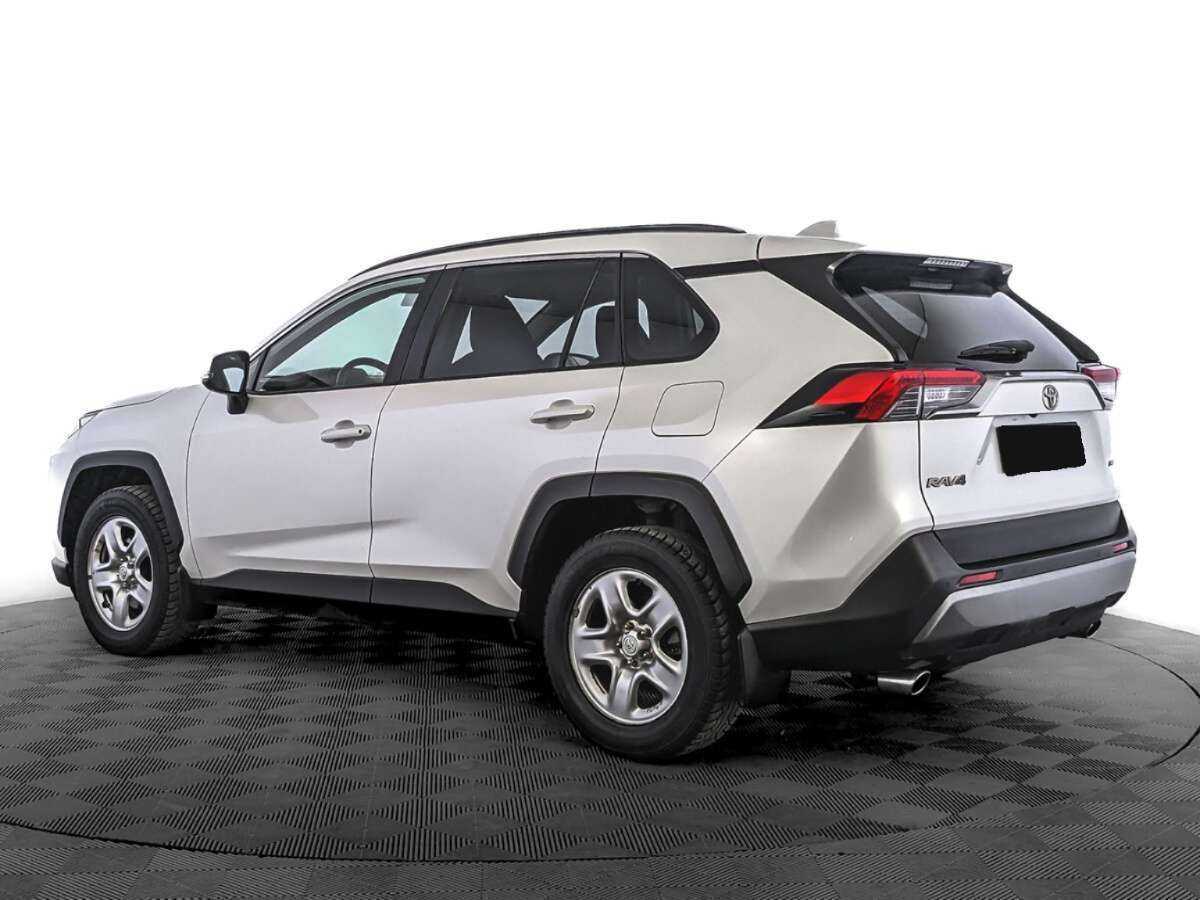 Toyota RAV4 с пробегом — 2020 год. Фото: #6