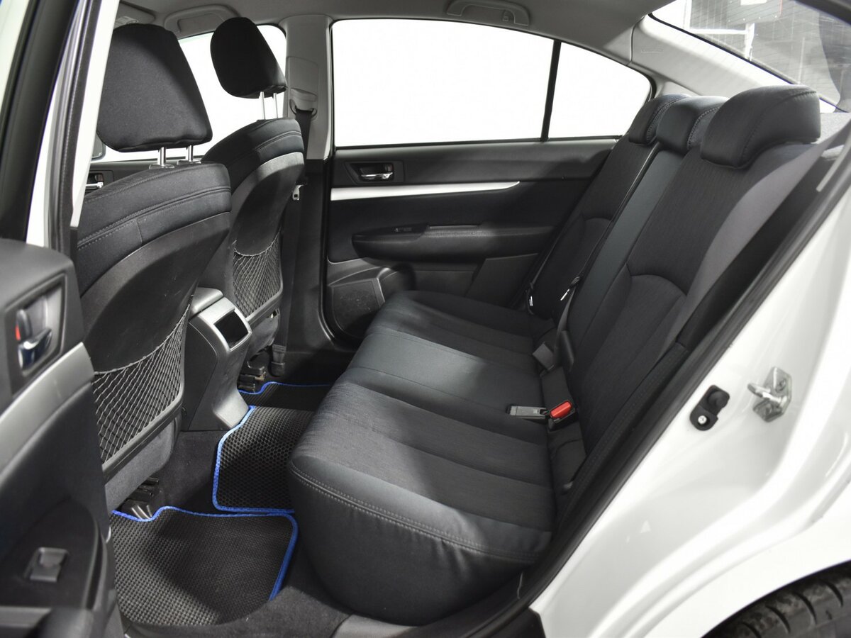 Subaru Legacy с пробегом — 2011 год. Фото: #9